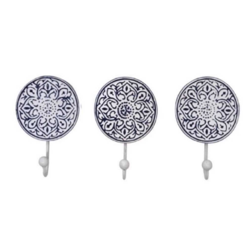 New Medallion Wall Decor with Hooks Set